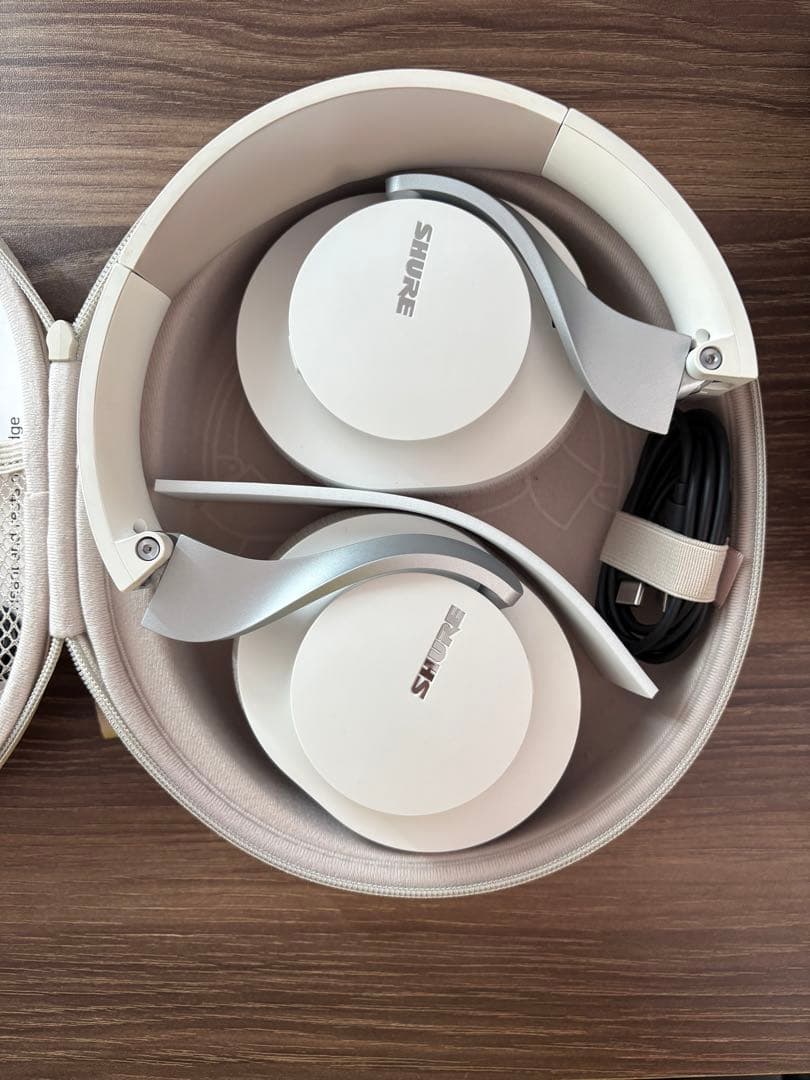 r*4様 Shureワイヤレスヘッドホン AONIC40　(白)