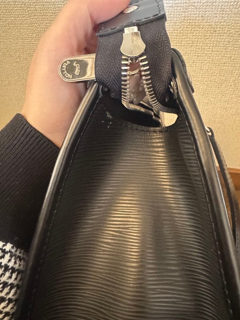 Louis Vuitton エピレザー トートバッグ ブラック