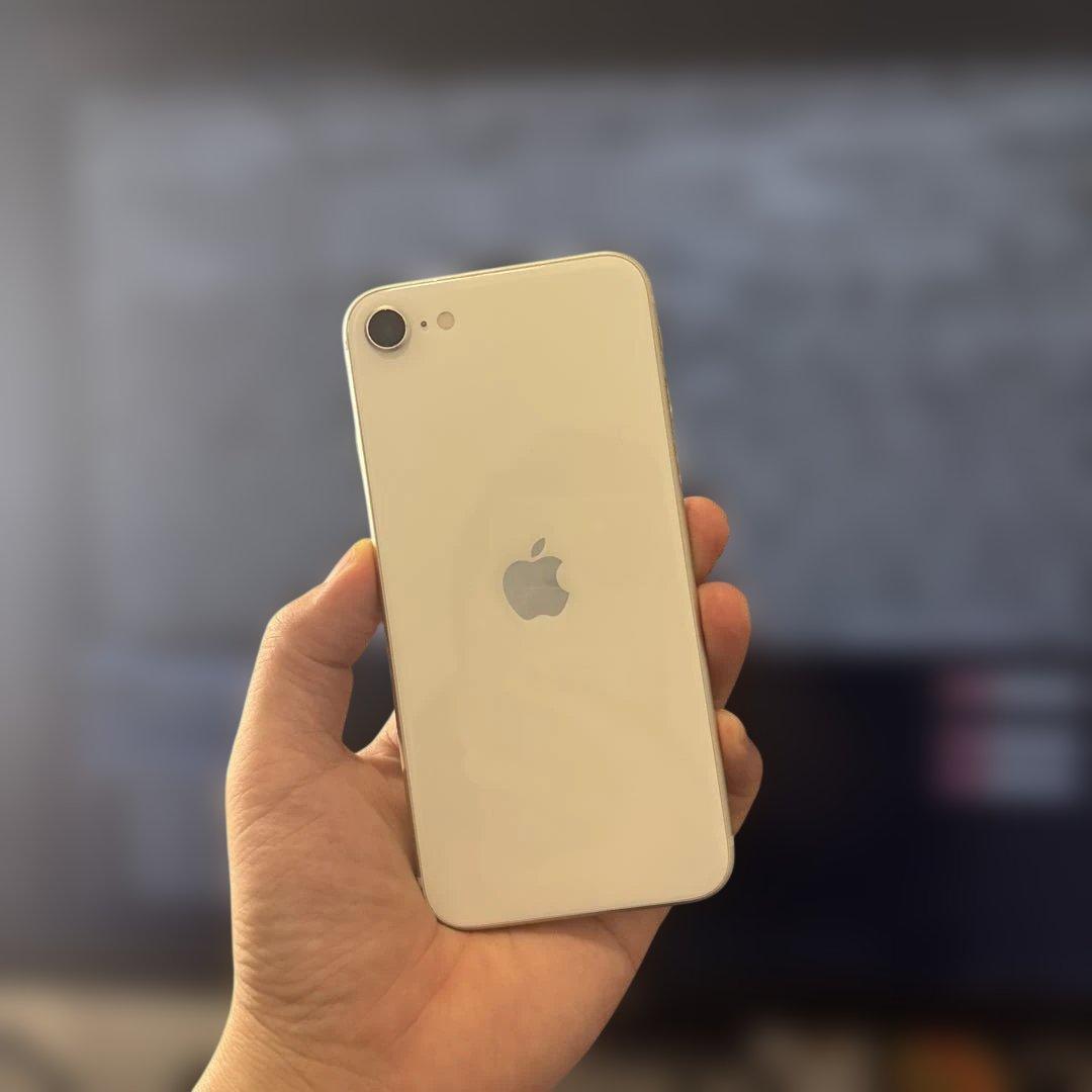 Apple iPhone SE3（特別仕様 ）ホワイト TypeC