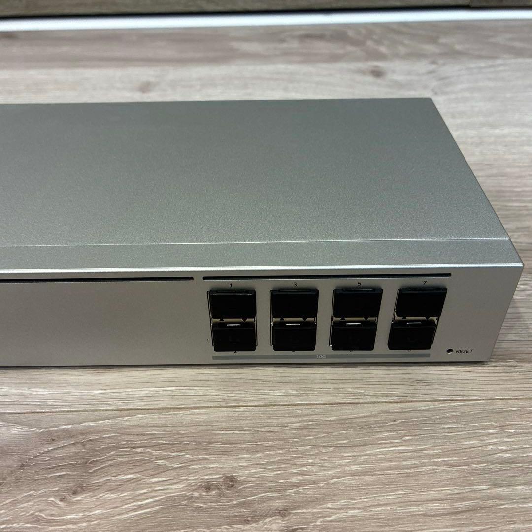 UniFi USW Aggregation 8ポート 10G SFP+ スイッチ