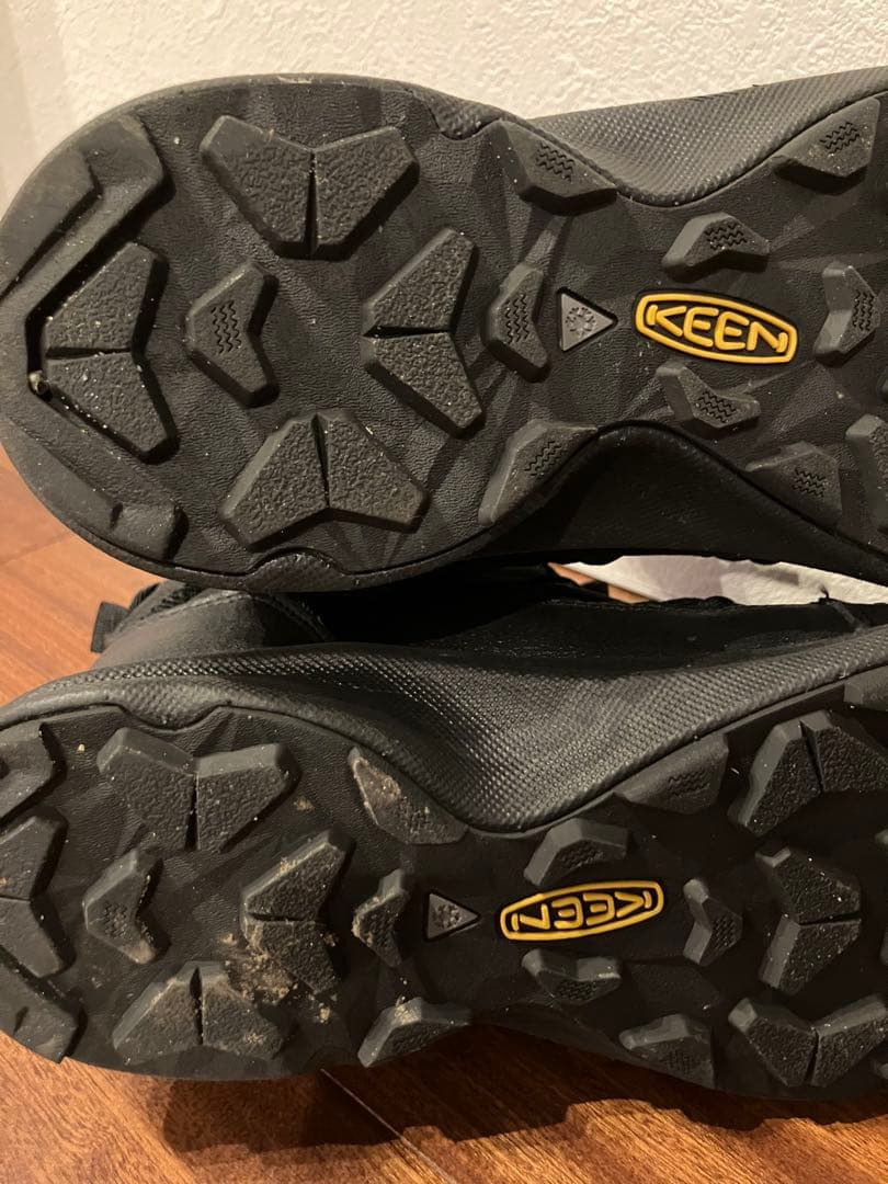 KEEN ブラック ハイカットブーツ
