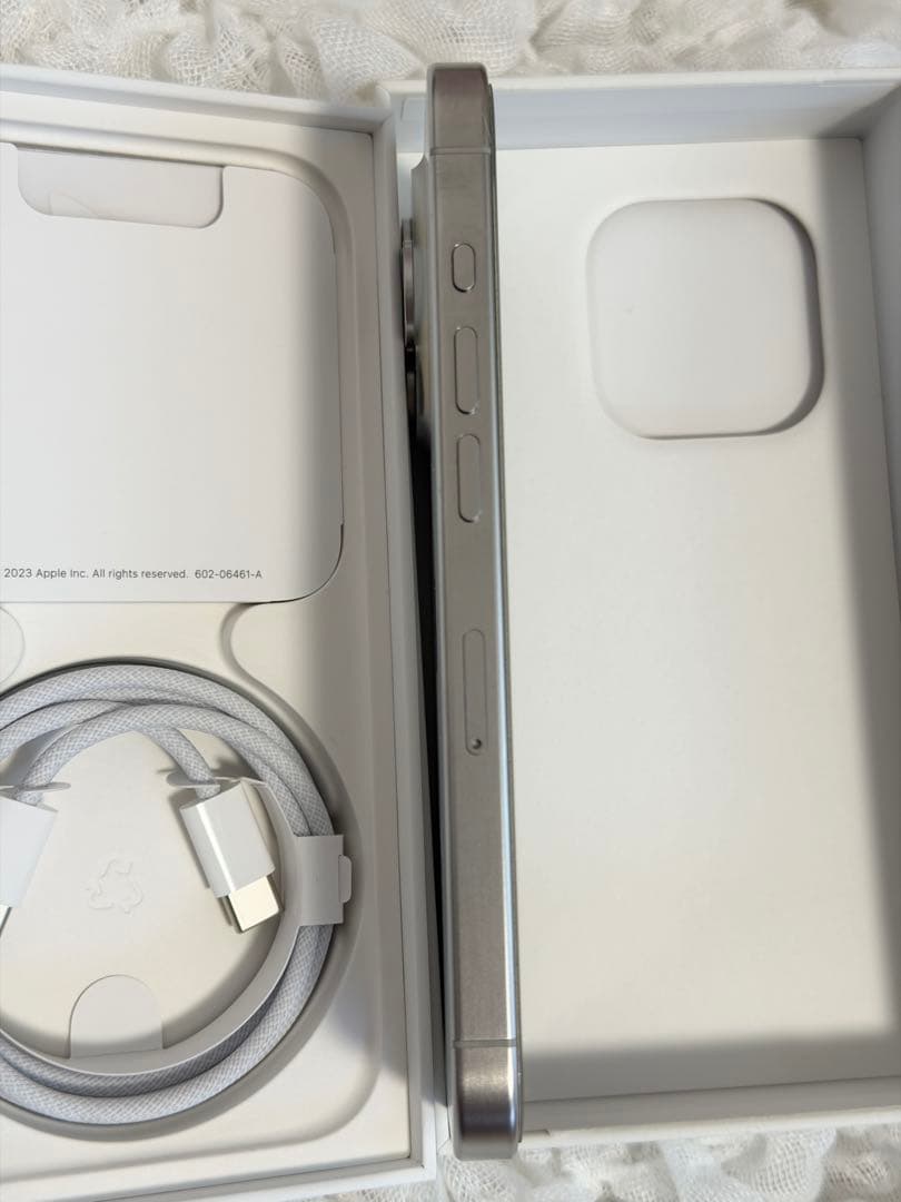 Apple iPhone15Pro 256GB ホワイトチタニウム 本体 極美品