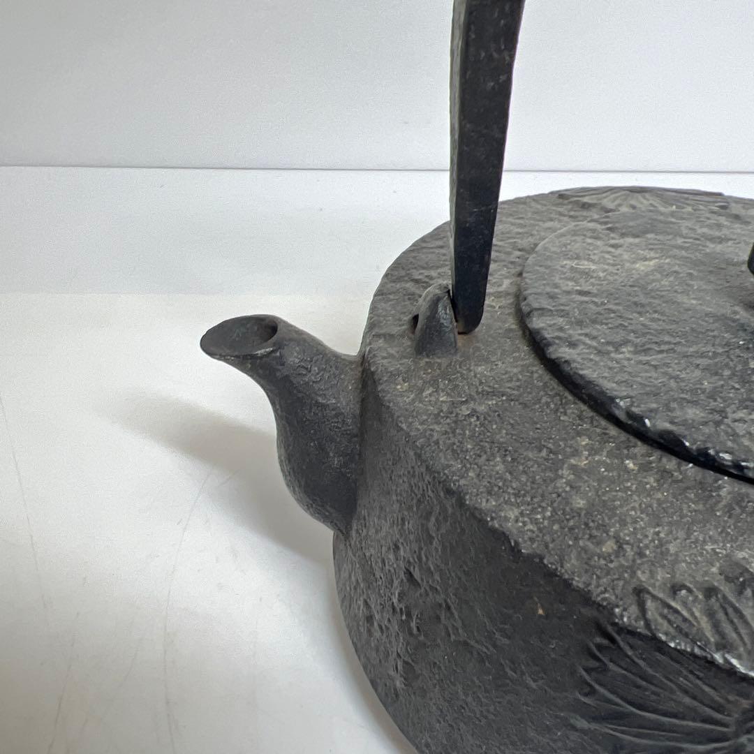 南部　宝泉　出来良　菊図　鉄瓶　1841g 東さ8-0131☆2F