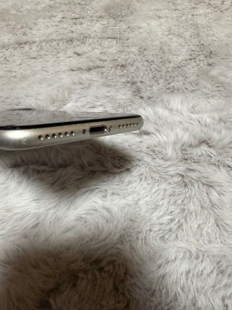 Apple iPhone SE第二世代ホワイト 本体