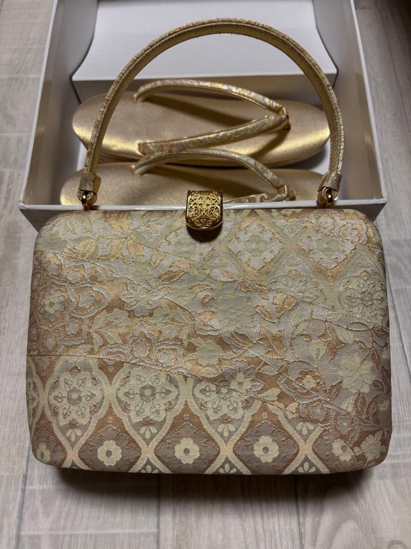 はきもの匠　神田胡蝶　帯地　最高級草履バック　Ｌサイズ　シャンパンゴールド