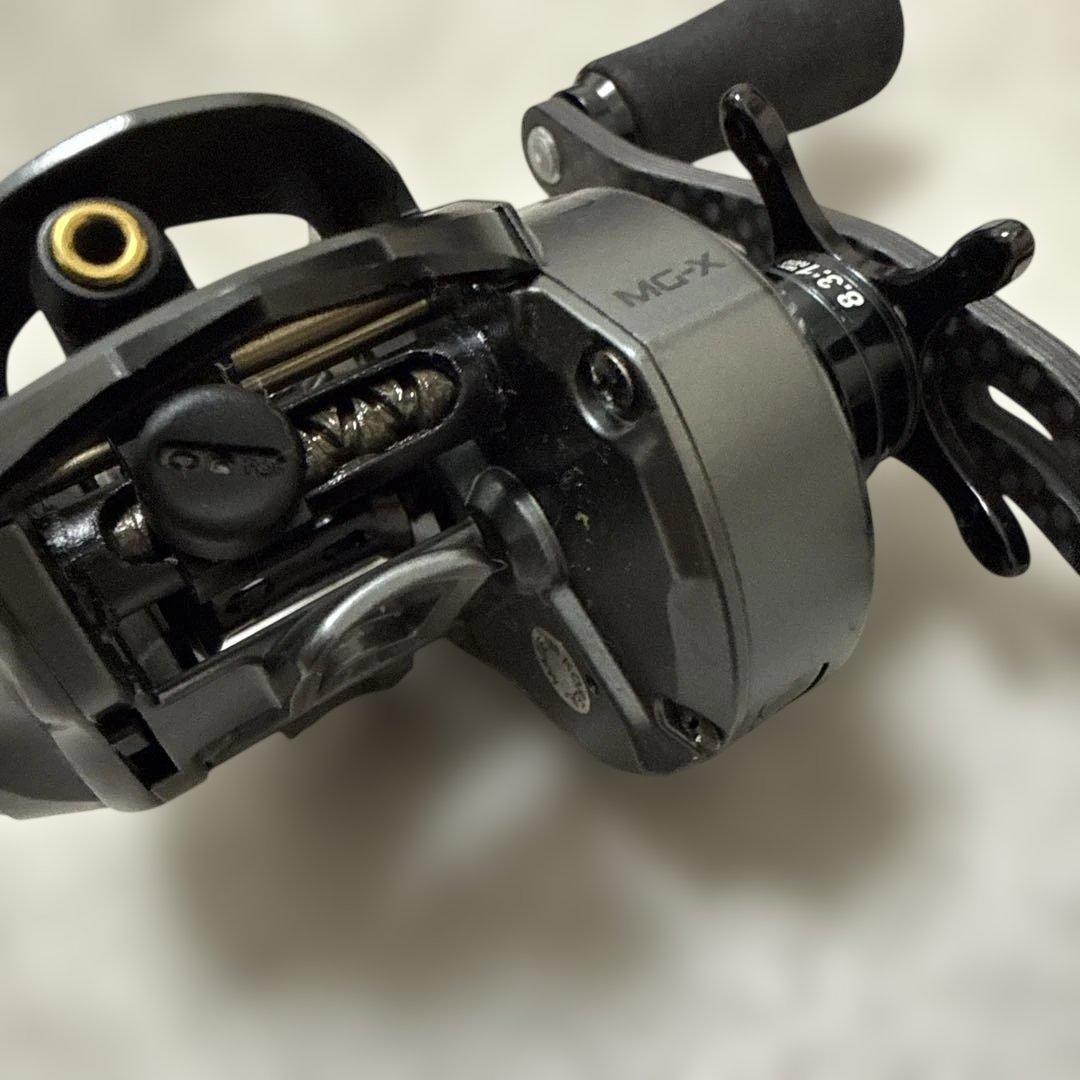 アブガルシア　ゼノン MG-X SHS-L8.3　ハイギア　左ハンドル
