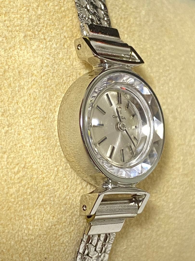 オメガ　手巻き　腕時計　カットガラス　レディース　本物　1967年製