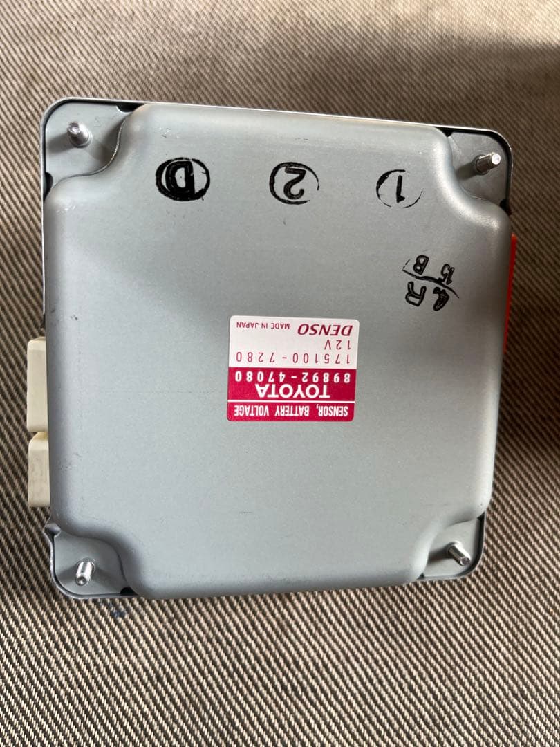 トヨタ　プリウス30 ボルテージセンサー中古