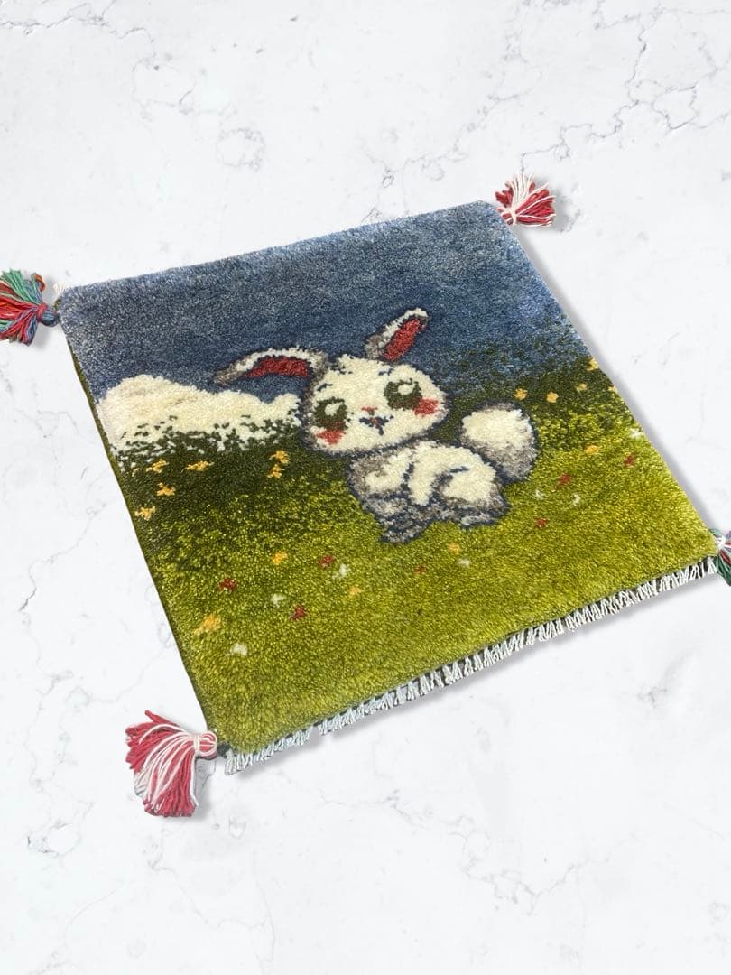 ギャッベ　座布団　40x40 ペルシャ　本物　手織り　うさぎ*(右端ご注目)