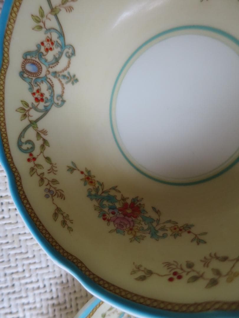 英国ロイヤルドルトン　ティーカップ・ソーサーセット　手描き1930年代