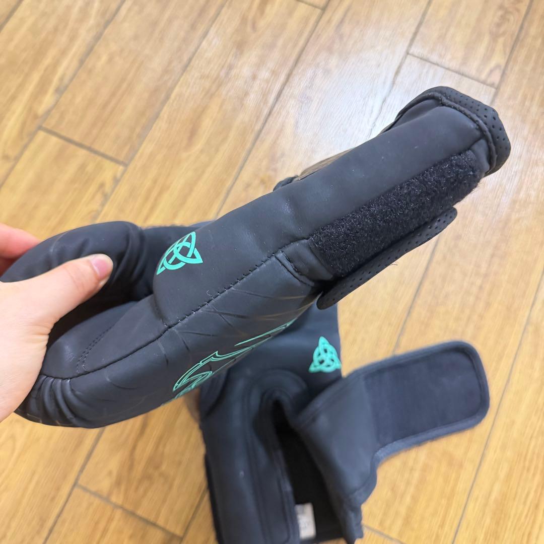 激レア Venum アサシンクリード ボクシンググローブ