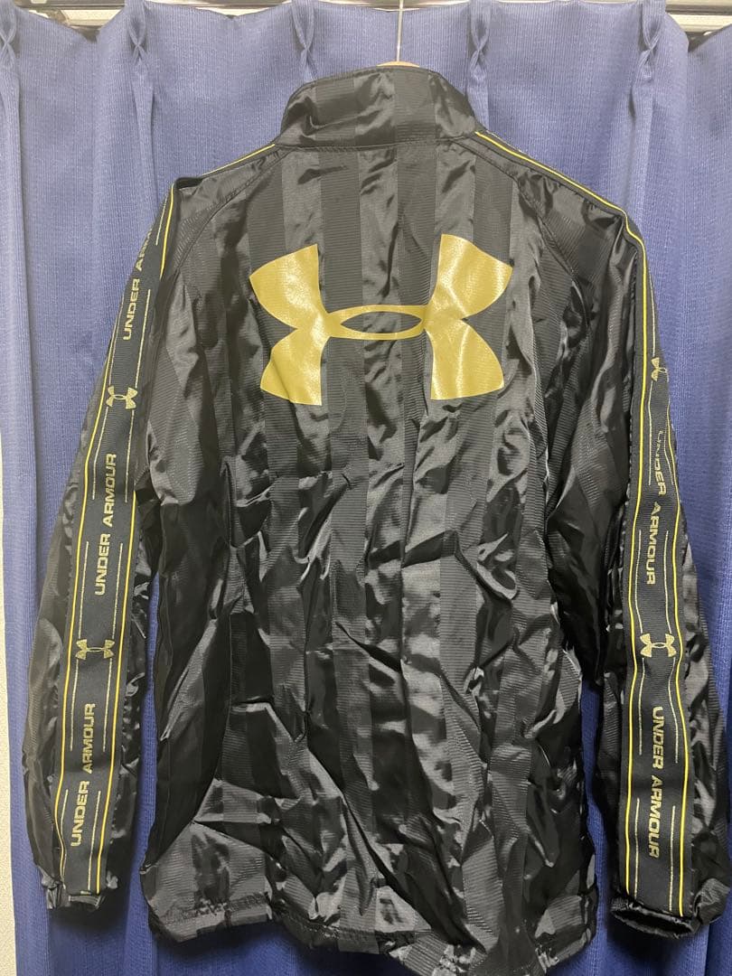 Under Armour ウインドブレーカー上下セット ブラック/ゴールド　XL