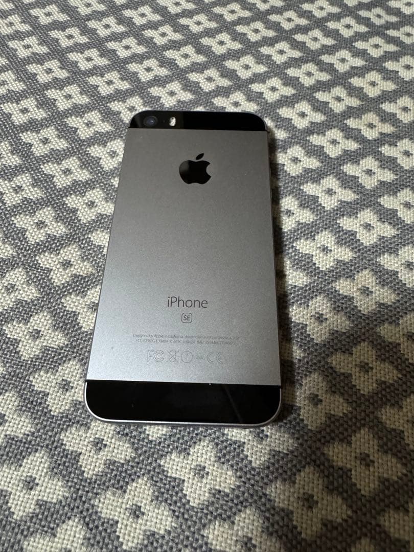 iPhone SE 第一世代 64 GB docomo SIMフリー