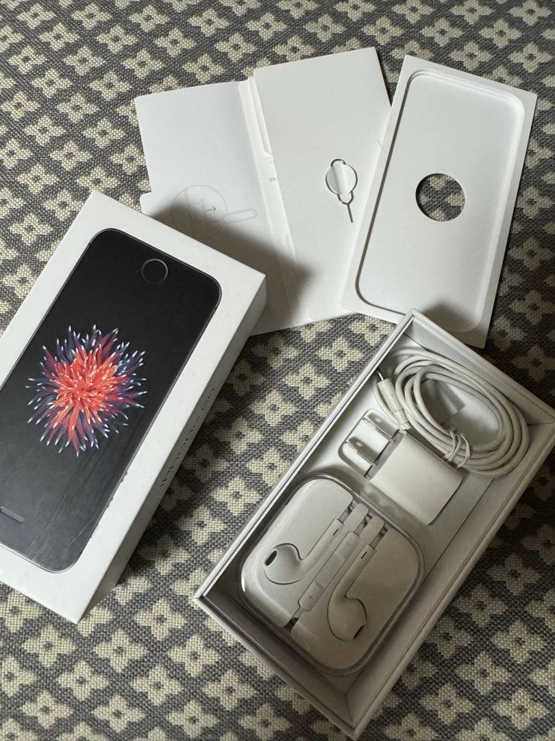 iPhone SE 第一世代 64 GB docomo SIMフリー