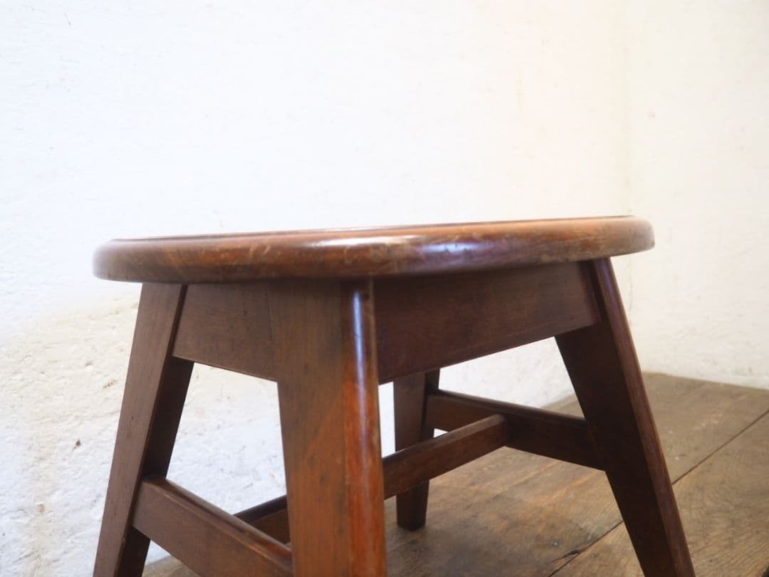 1219 レトロモダンなスツール　椅子　イス　チェア　花台　展示台　カフェ