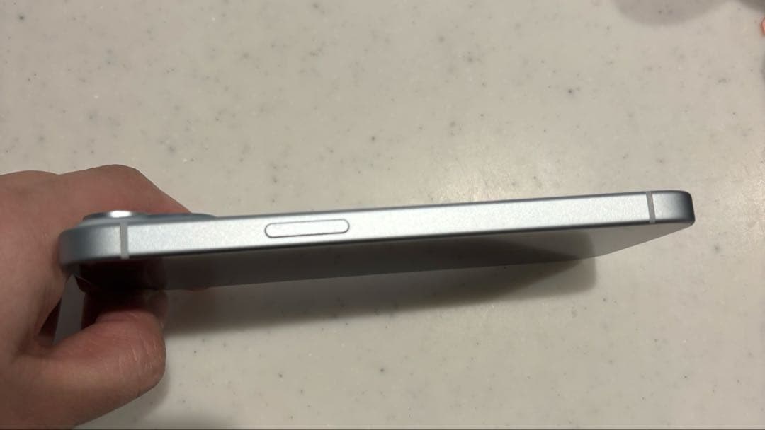 美品　iPhone15 128GB SIMフリー