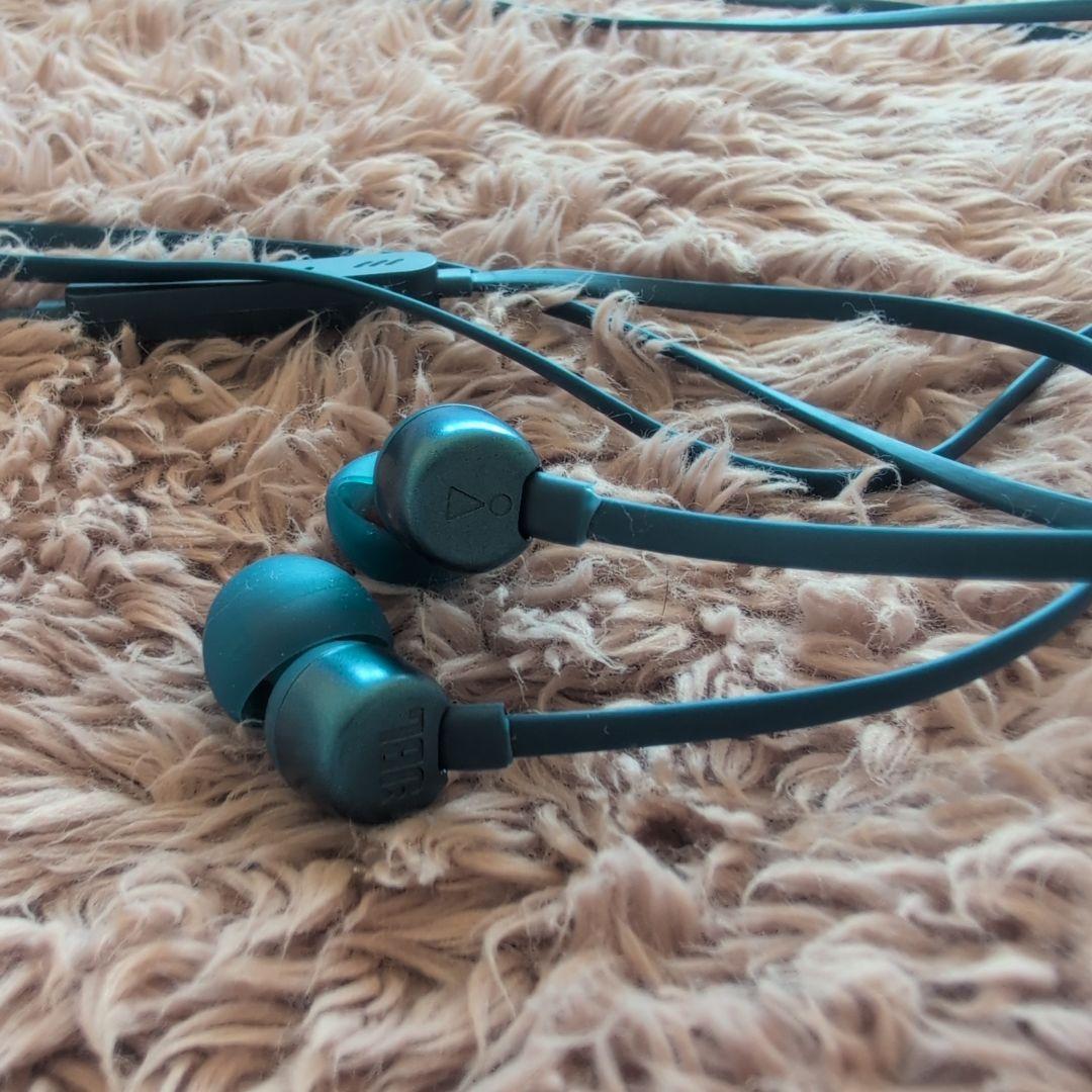 JBL　LIVE　BEAM3 　　　おまけでJBL有線付き