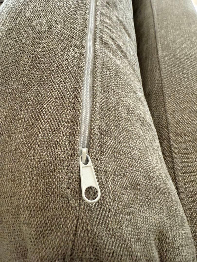 ベージュのファブリックコーナーソファ