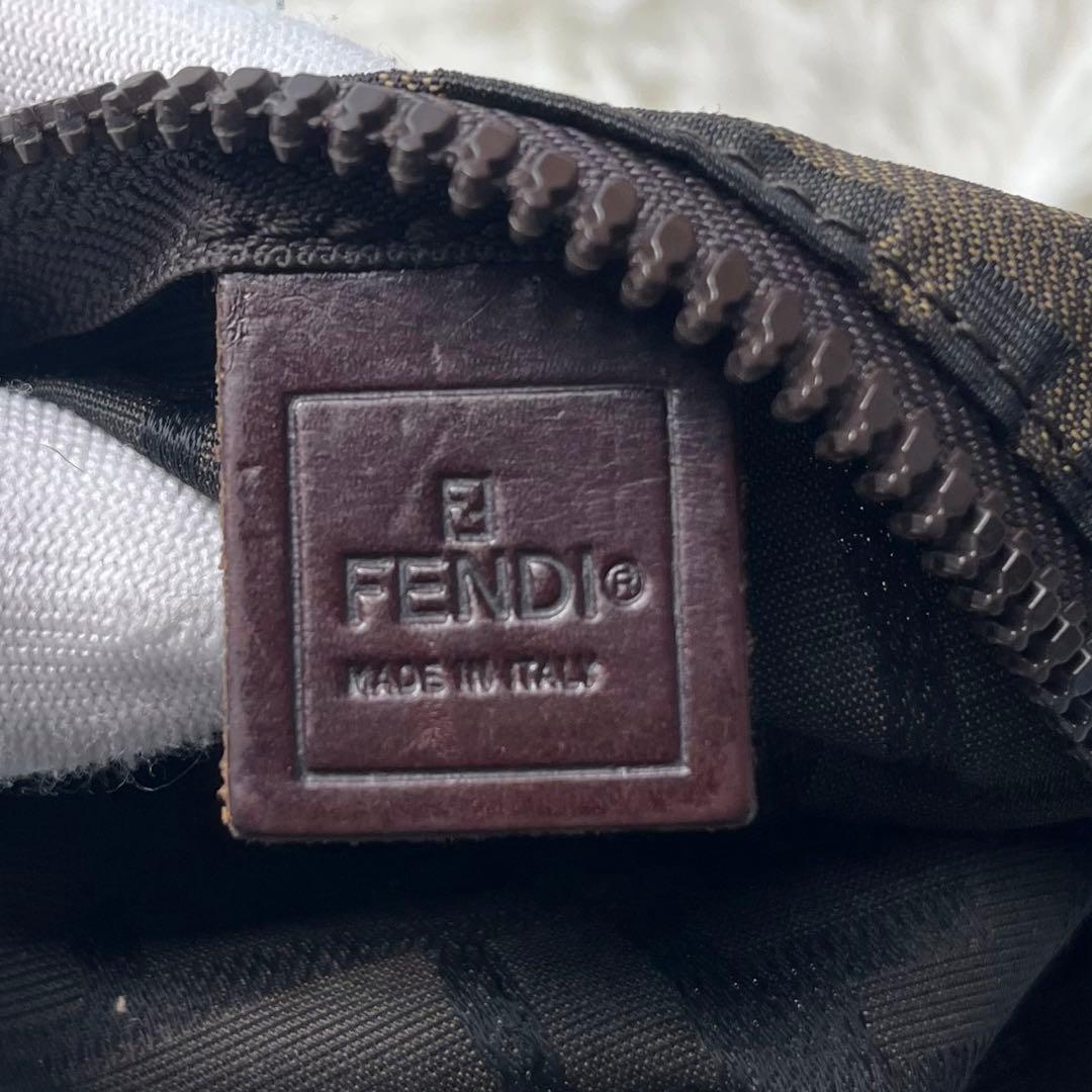 FENDI ショルダーバッグ ナイロン 本革 ズッカ柄 ロゴ型押し ブラウン