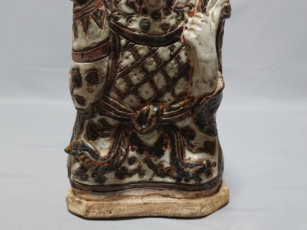 コレクター収集　タイ　スワンカローク白濁渇釉　策士像　15～16世紀