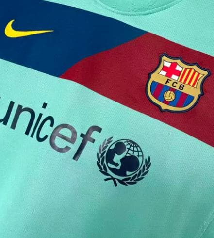 10/11 バルセロナ アウェイ 8番 イニエスタ 長袖 ユニフォーム