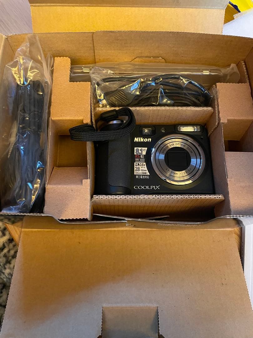 Nikon COOLPIX P50 本体と付属品　匿名配送