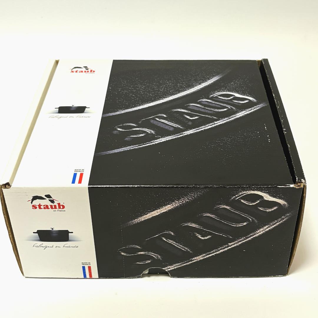 【新品未使用】ストウブ22センチ　2.6ℓ staub 鋳鉄鍋 赤