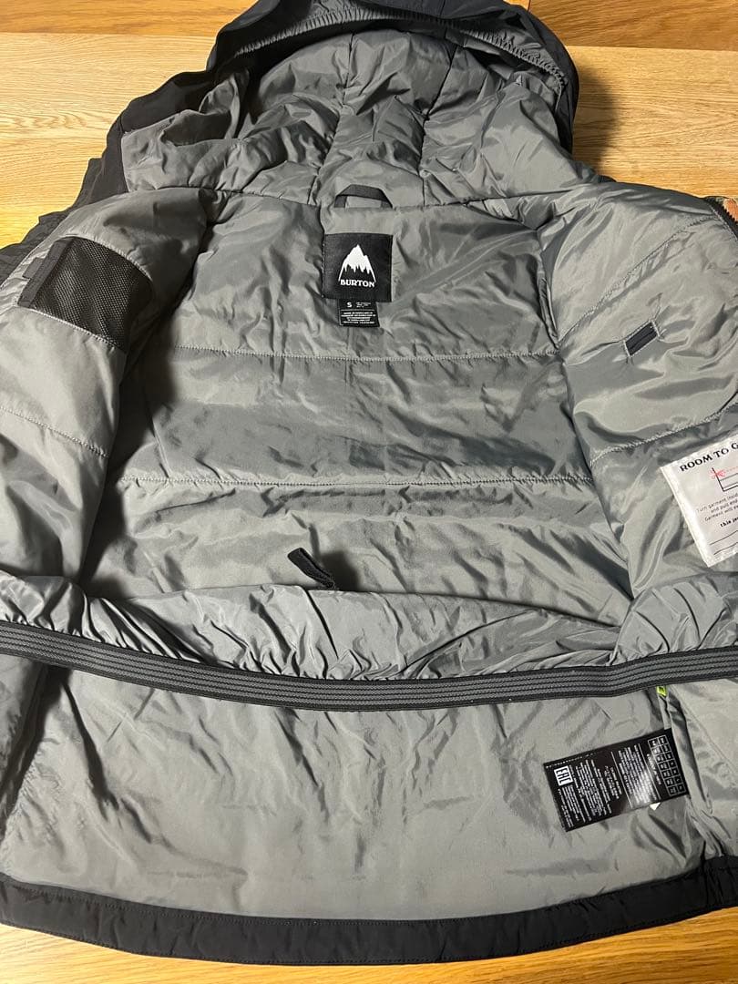 【超美品】BURTON 子ども用 ジャケットと迷彩パンツセット　Ｓ