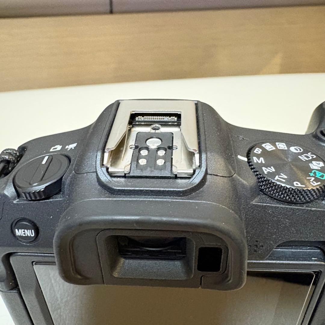 Canon EOS R8 ボディ　フルサイズミラーレス