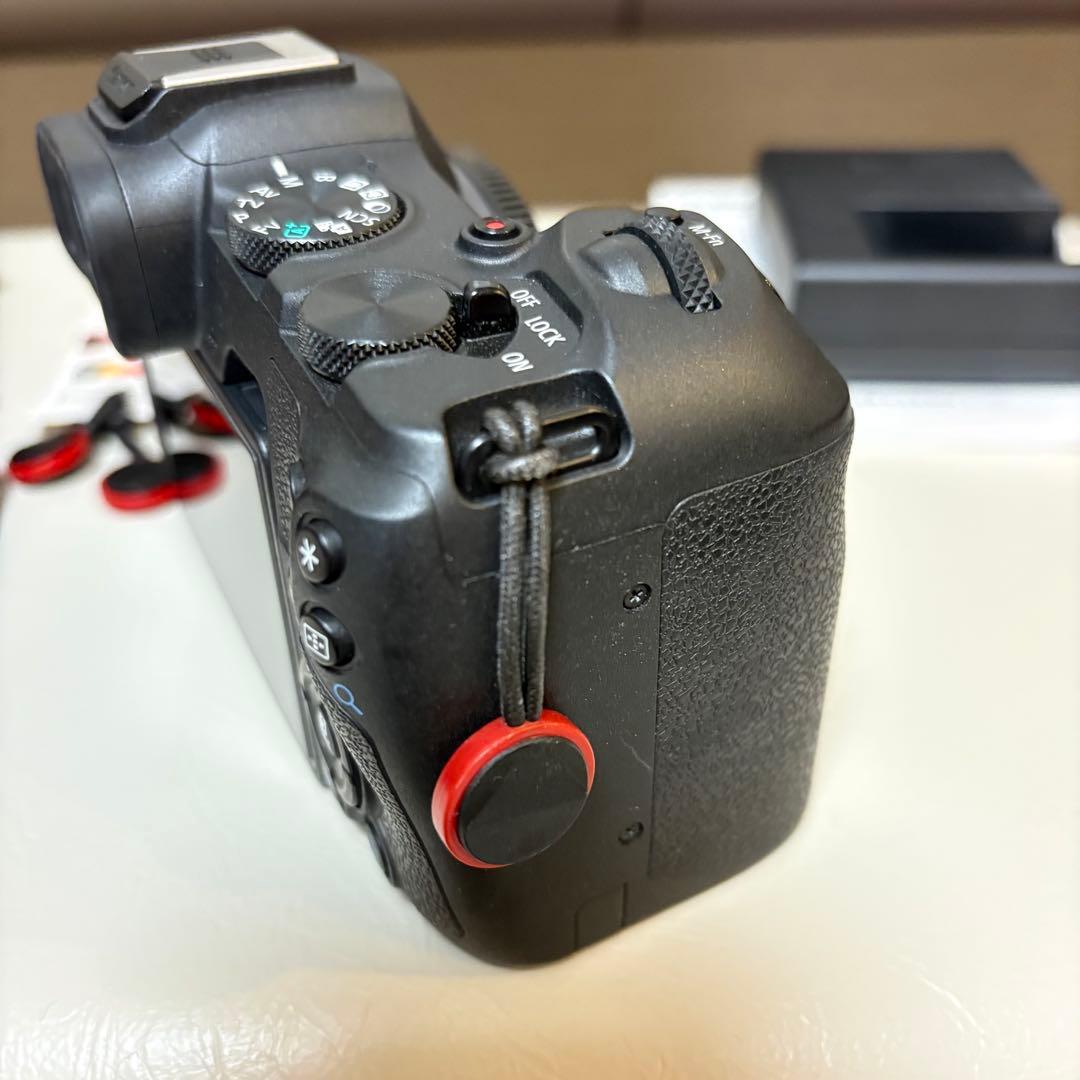 Canon EOS R8 ボディ　フルサイズミラーレス