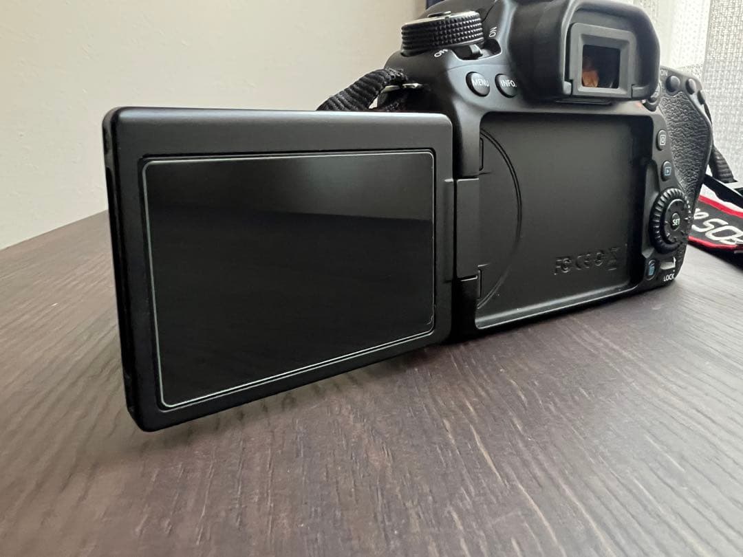 Canon EOS 80D デジタル一眼レフ 本体とバッテリーセット