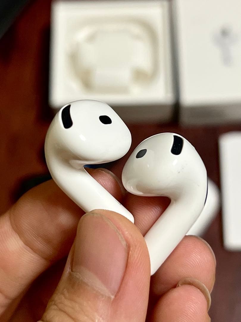 【らいとひかる 】Airpods 4 ANC無し。mxp63j/a