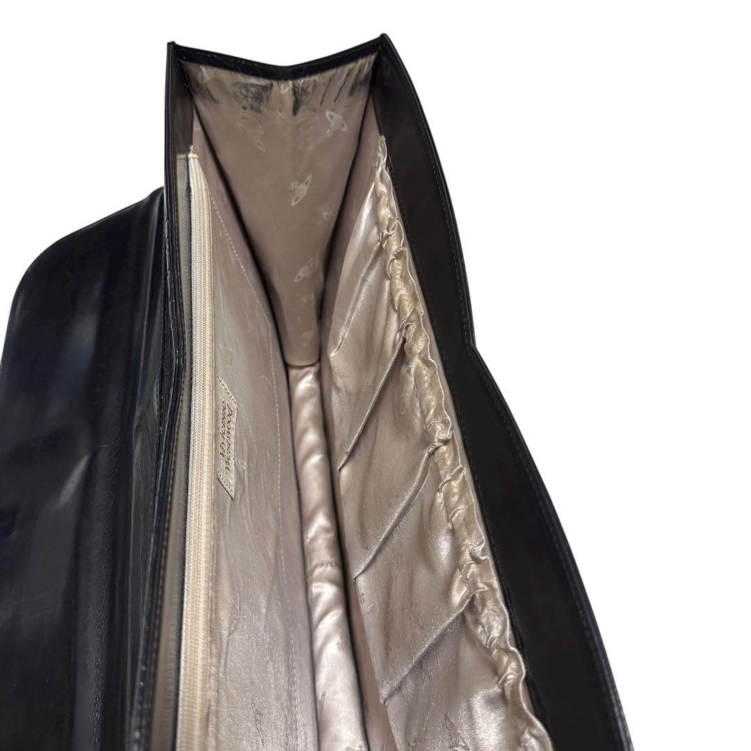 ヴィヴィアンウエストウッド　ビジネスバッグ　オーブロゴ　型押し　総柄　金具