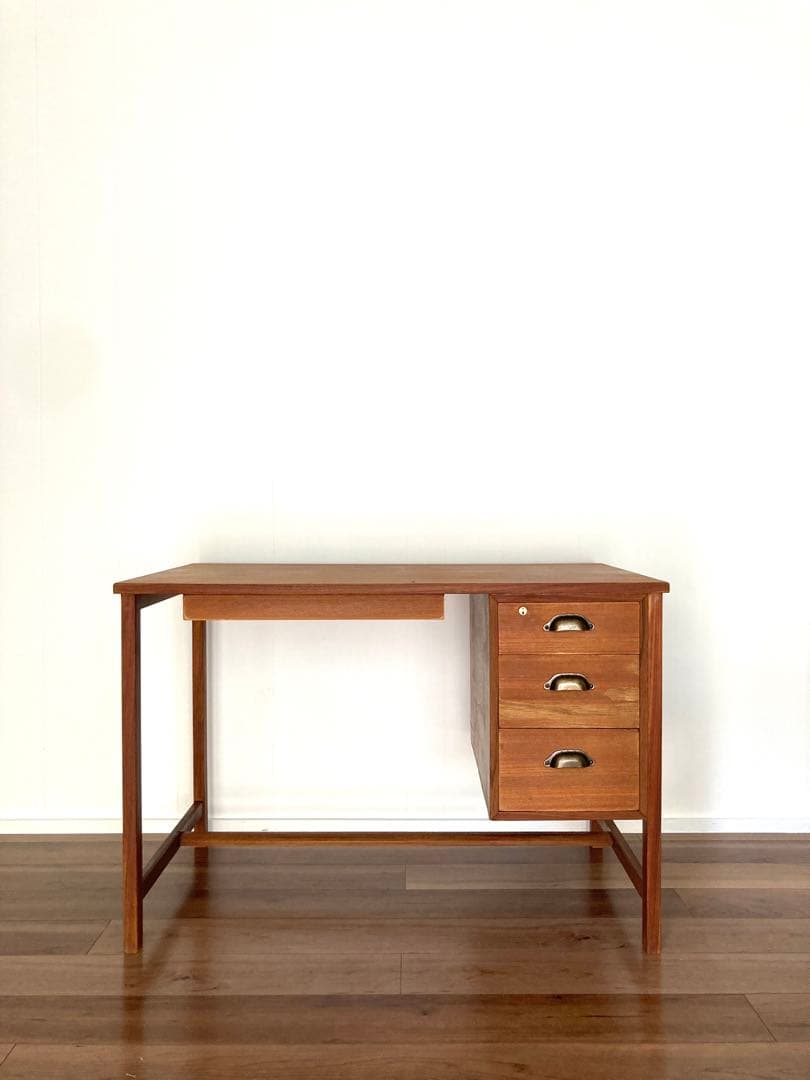 【週末sale】木製の片袖机　ヴィンテージ　昭和レトロ　取っ手交換済み