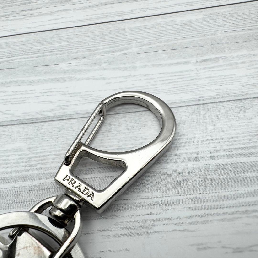 【極美品】プラダ キーリング キーホルダー 三角ロゴ サフィアーノレザー 黒