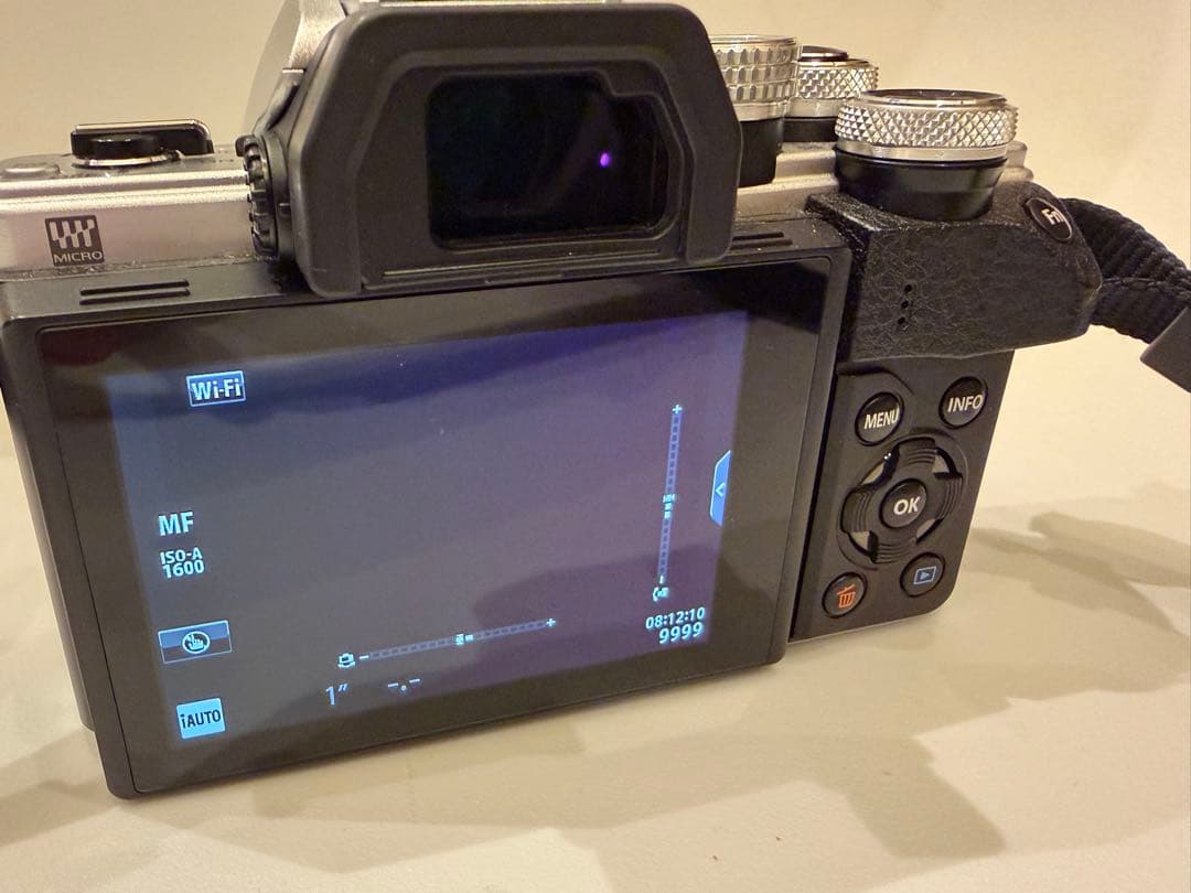 【美品・シャッター3637回】OM-D E-M10 Mark II ボディ