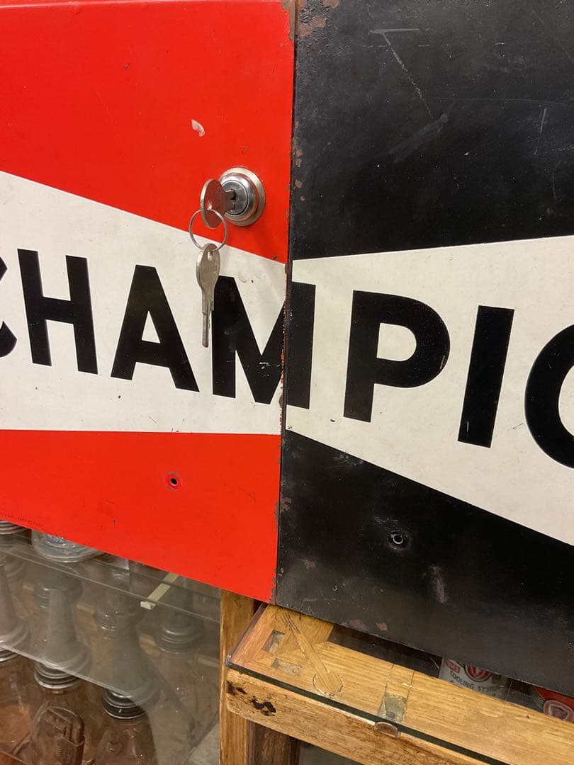 USAチャンピオン　プラグキャビネット　2