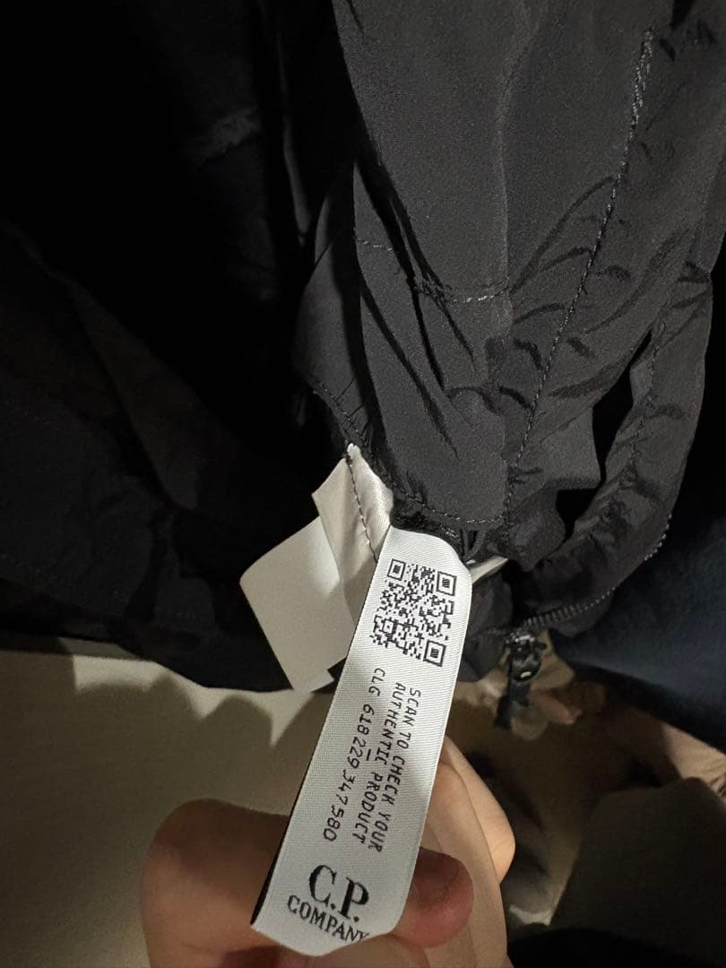 C.P. COMPANY ブラックナイロンジャケット