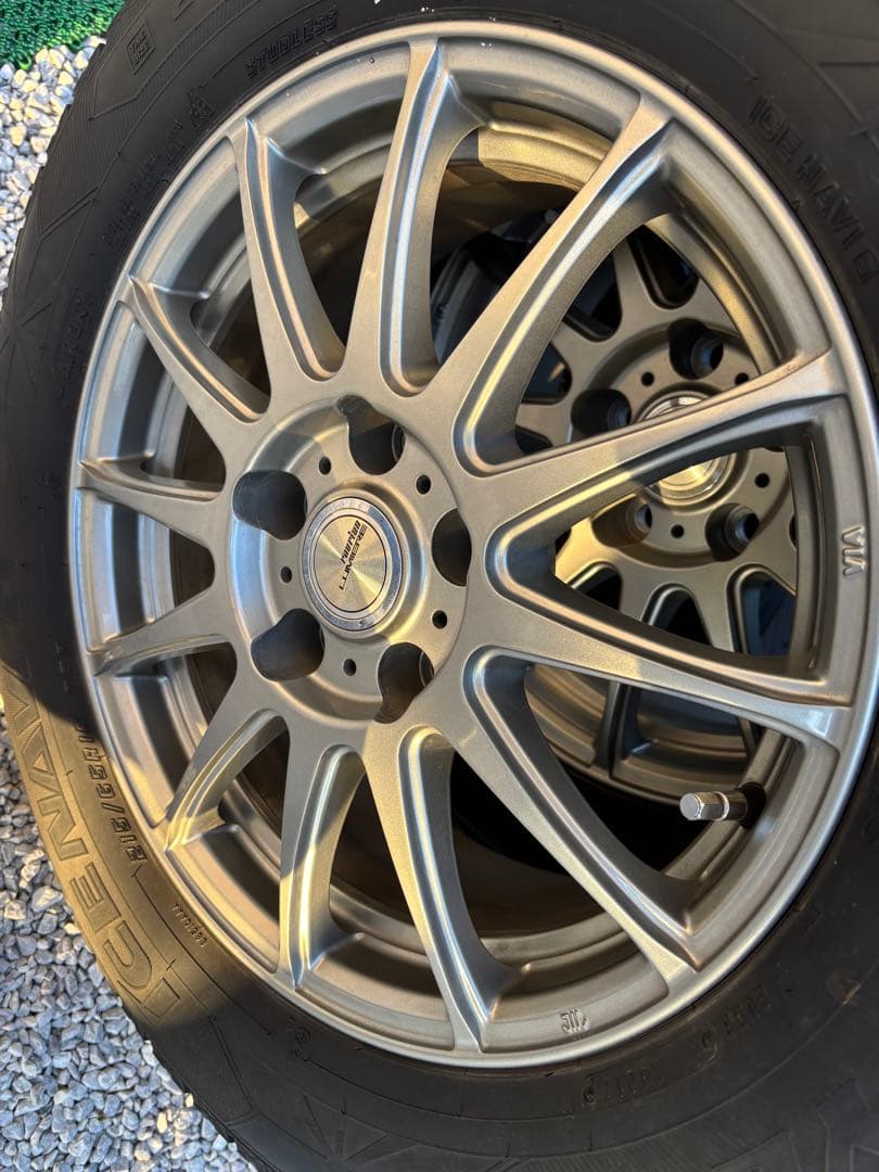 30系アルファード　スタッドレスタイヤ　215/65 16