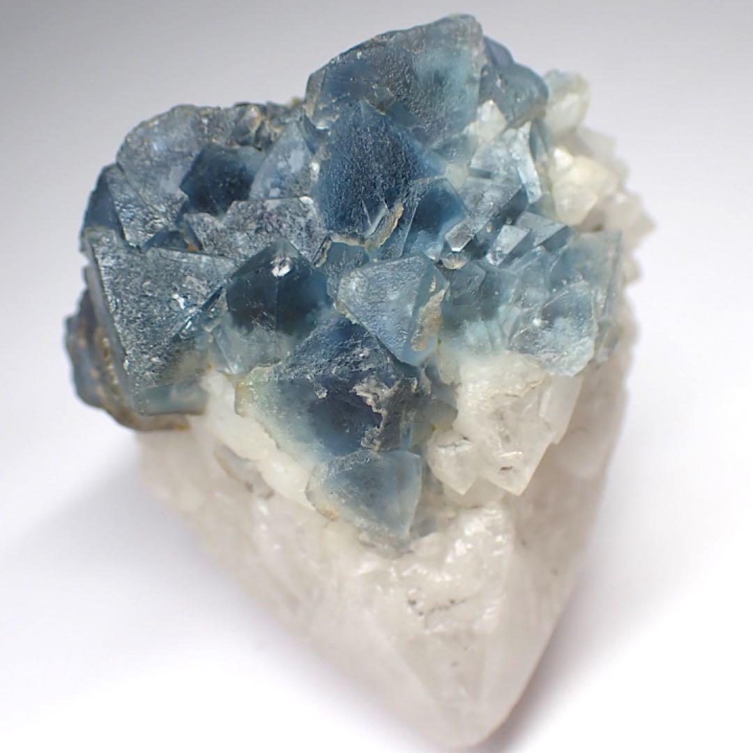 【中国/内モンゴル産】ブルーフローライトwithクォーツ