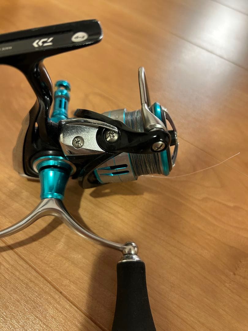 ダイワ エメラルダス 2500S-H-DH スピニングリール DAIWA