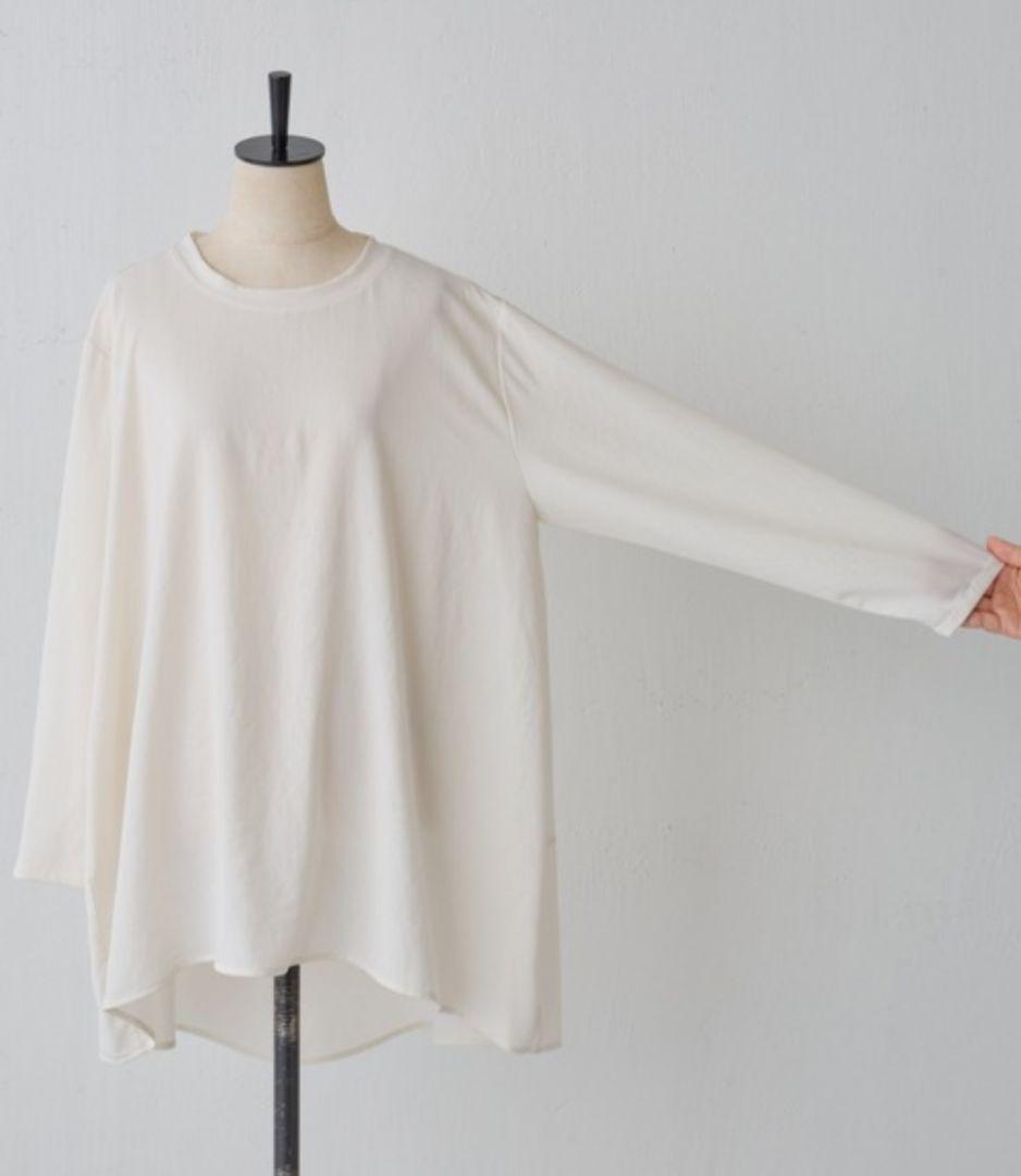 美品✨️BEARDSLEY ビアズリー　後ろドレープ Tブラウス アイボリー　白