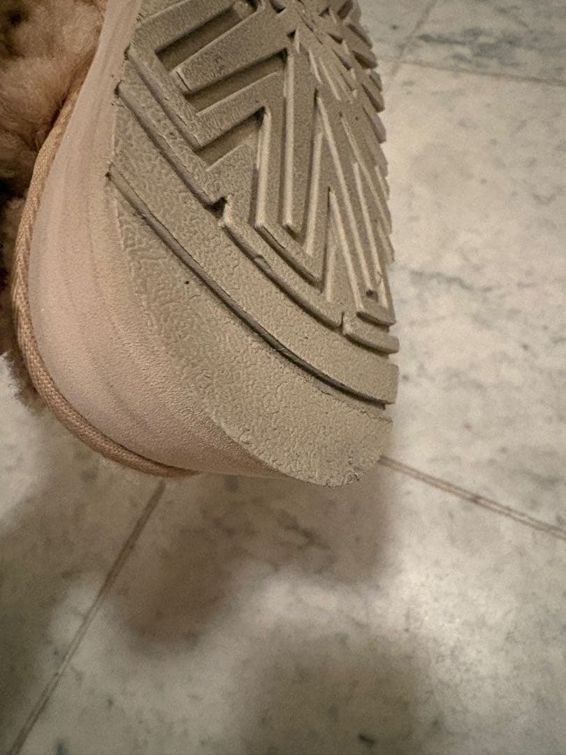 UGG ベージュ ファー サンダル