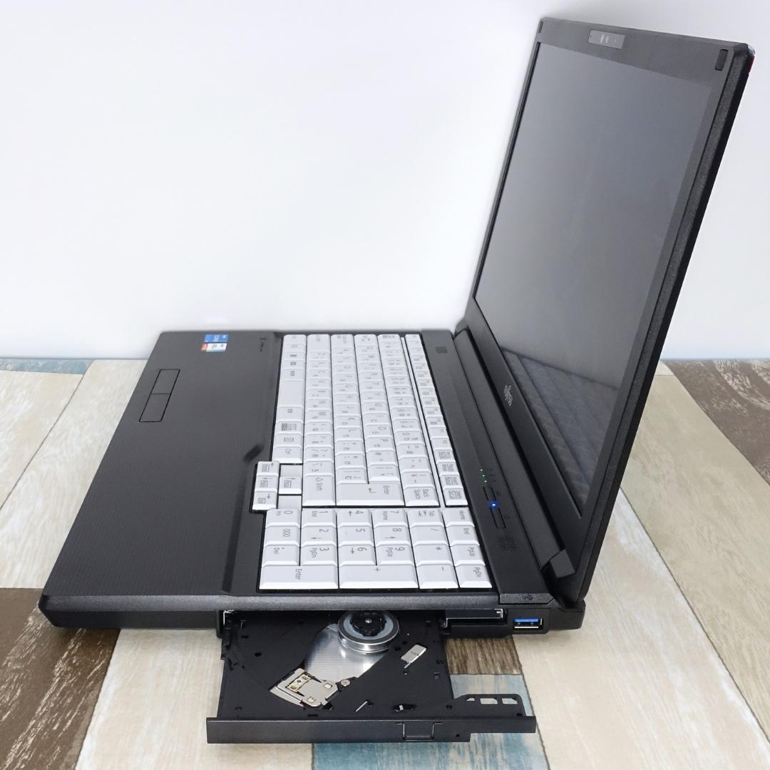 未使用に近い神速の２０２３年製✨１１世代ｉ５に超高速ＳＳＤ＆大容量１６ＧＢメモリ