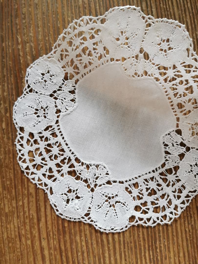 アンティーク 朝顔のボビンレース 十字架リネンドイリー イタリー? アメリカ購入