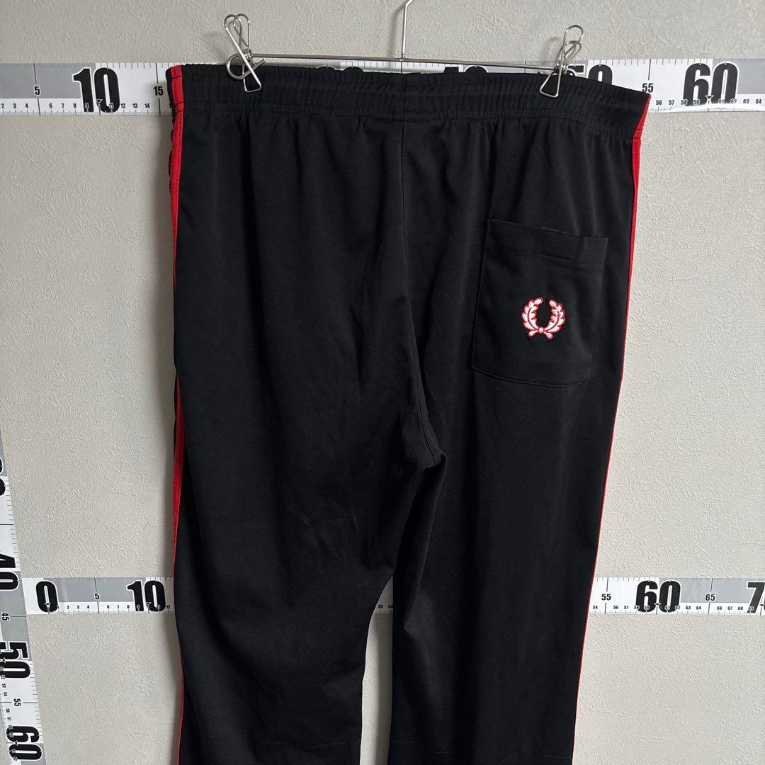 FRED PERRY フレッドペリー ジャージ パンツズボン M 黒 ブラック赤
