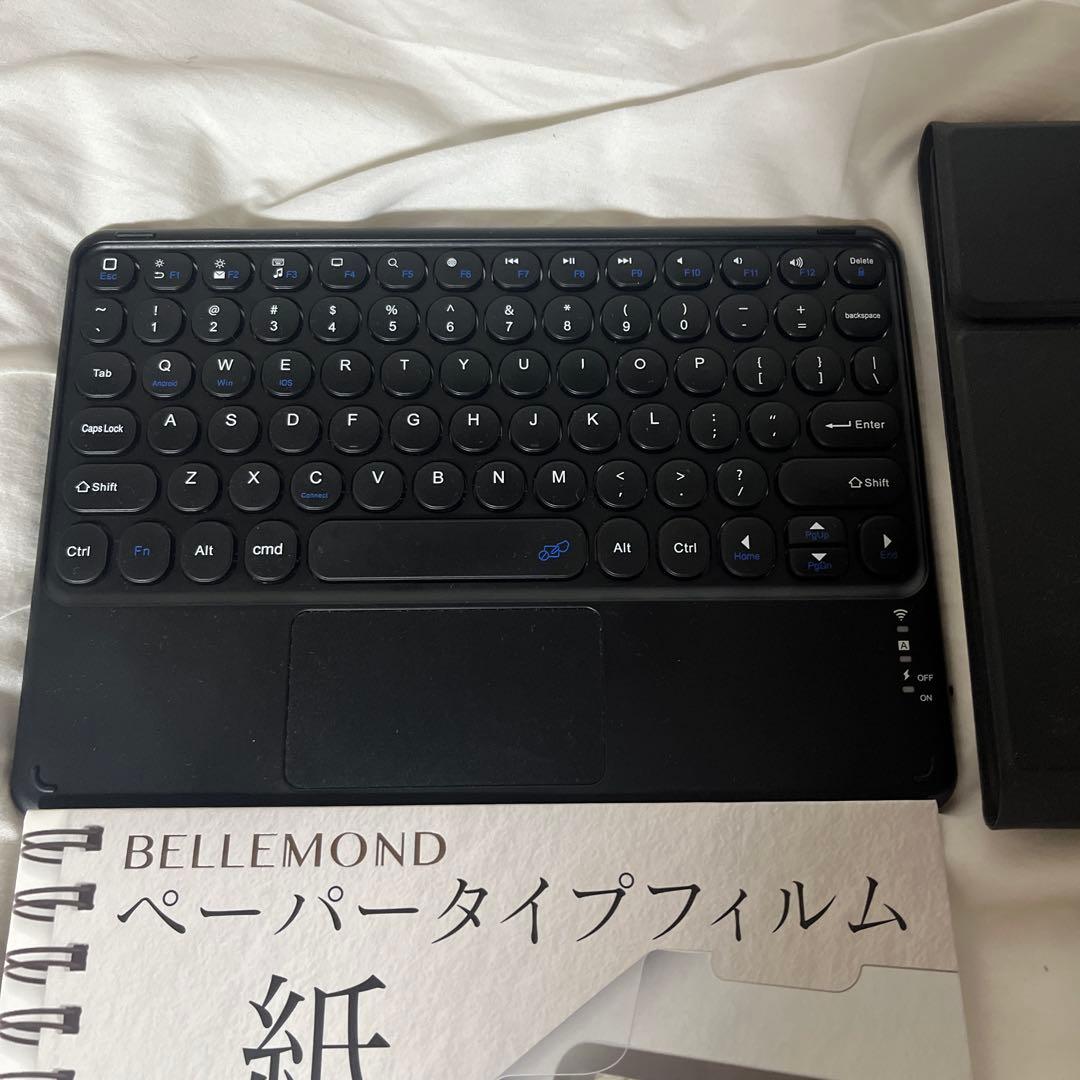 ホワイト iPad 本体 + ブラックカバー + Bluetoothキーボード