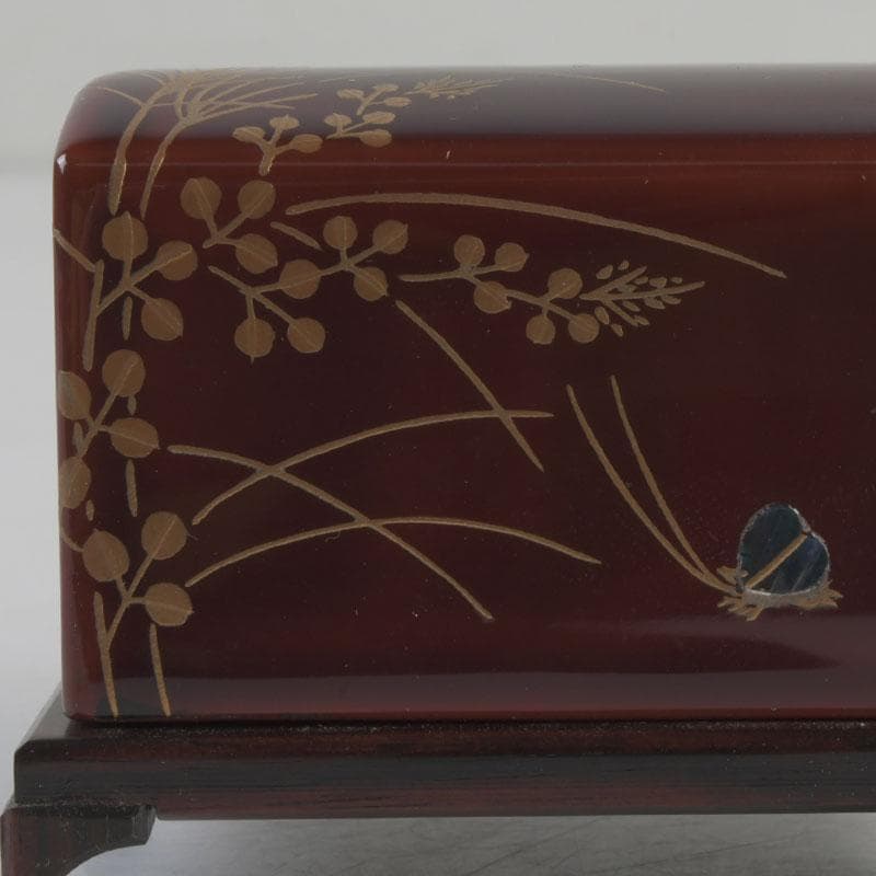 茶道具　田中宗凌作　溜塗　螺鈿装飾　萩に虫蒔絵　虫籠香合　共箱　V　9777