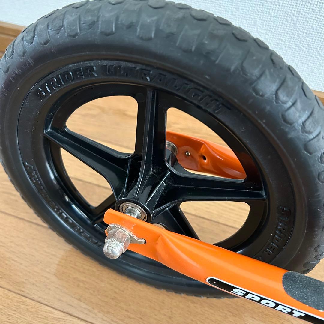STRIDER ストライダー　12インチ　スポーツモデル　オレンジ　スタンド付き