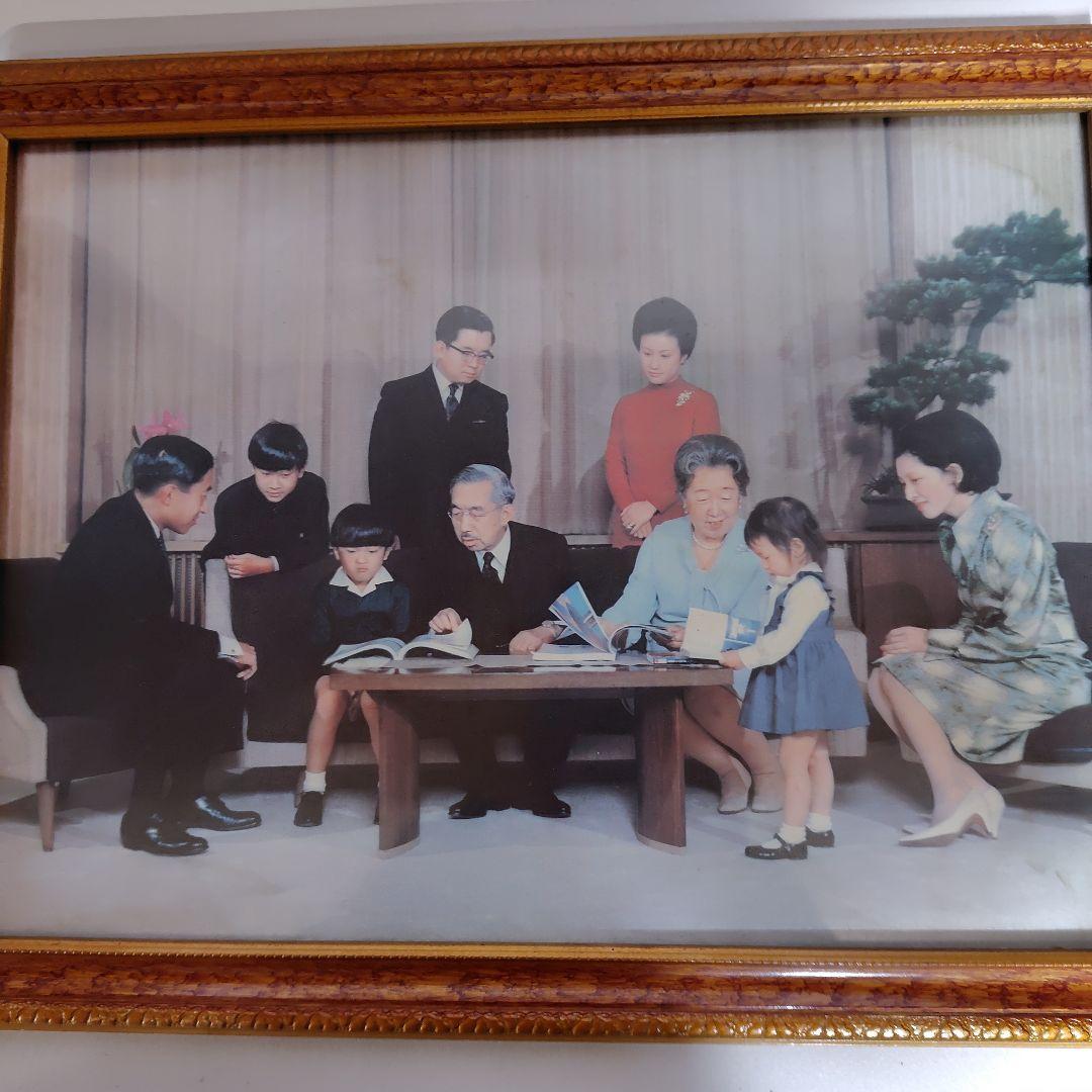 家族の集合写真 金色フレーム